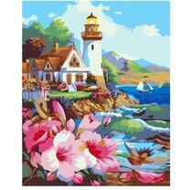 Домики у маяка на берегу моря