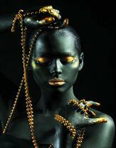 Без бренда «Девушка в черно-золотом макияже» в Симферополе в интернет-магазине  Без бренда «Девушка в черно-золотом макияже» в Симферополе